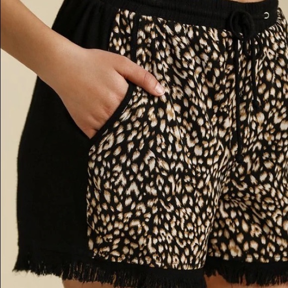 NWT Umgee shorts 1x stretch drawstring animal print black plus size pull on soft - Picture 6 of 6